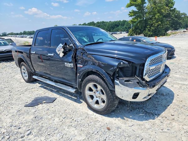 2015 RAM 1500 LARAMIE CREW CAB 4X2
