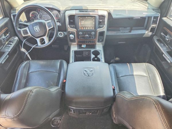 2015 RAM 1500 LARAMIE CREW CAB 4X2