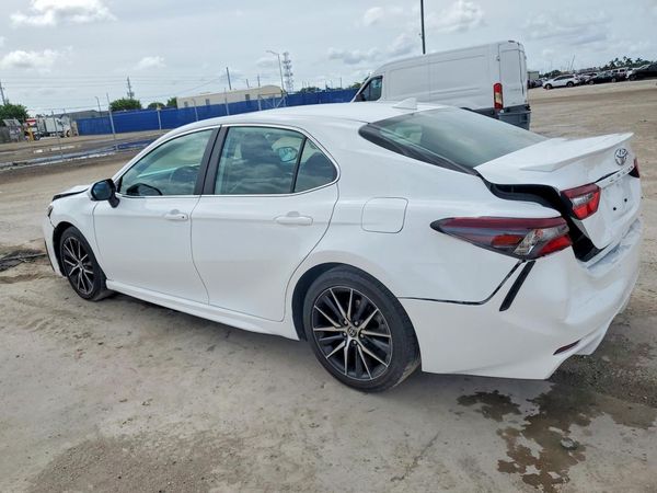 2022 TOYOTA CAMRY SE