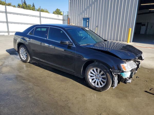2014 CHRYSLER 300 — Passenger 3/4