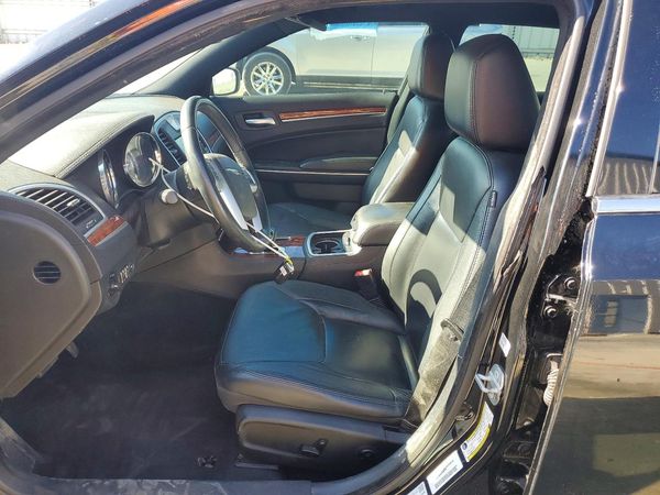 2014 CHRYSLER 300 — DENT