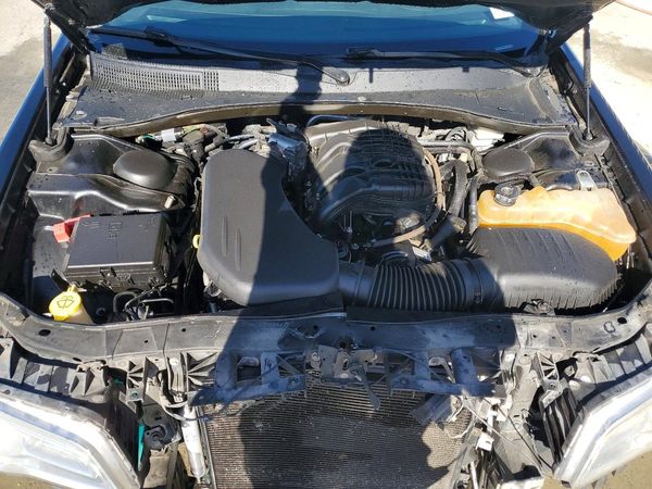 2014 CHRYSLER 300 — Engine bay
