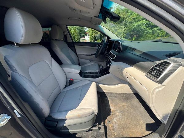 2020 HYUNDAI TUCSON SE