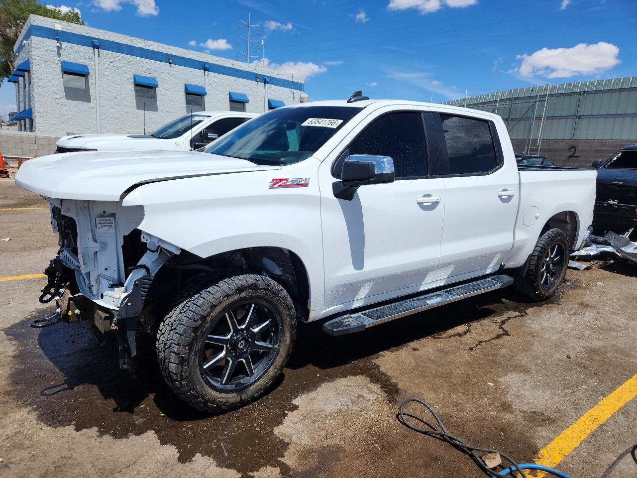 2023 CHEVROLET SILVERADO LT — Front 3/4