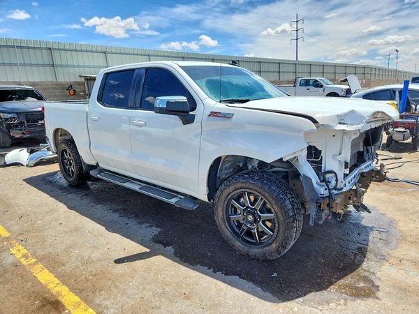 2023 CHEVROLET SILVERADO LT — Passenger 3/4