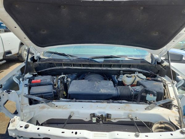 2023 CHEVROLET SILVERADO LT — Engine bay