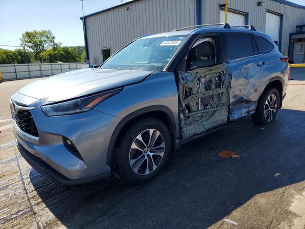 2021 TOYOTA HIGHLANDER XLE Nav