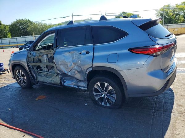 2021 TOYOTA HIGHLANDER XLE Nav