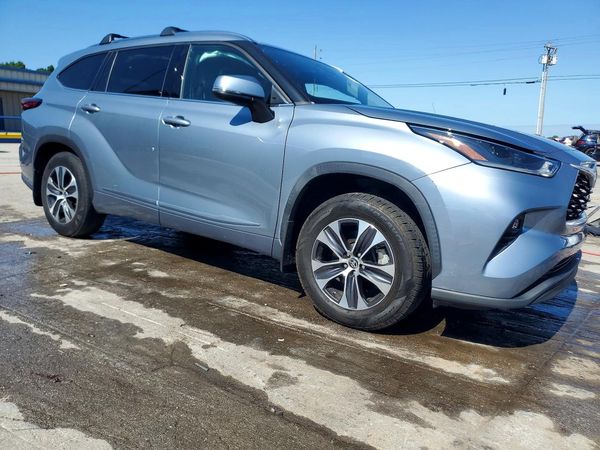 2021 TOYOTA HIGHLANDER XLE Nav