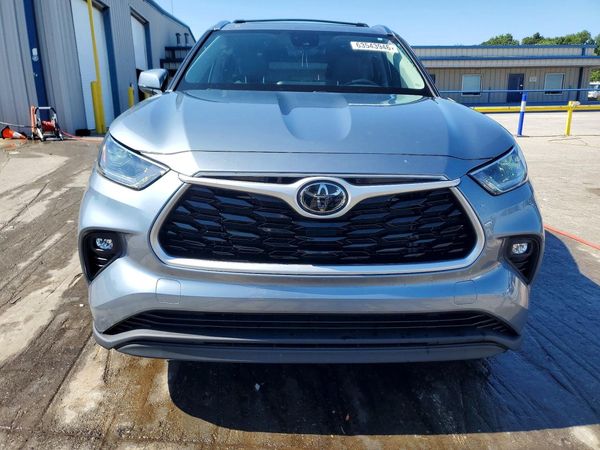 2021 TOYOTA HIGHLANDER XLE Nav