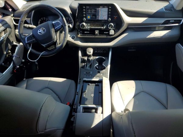 2021 TOYOTA HIGHLANDER XLE Nav