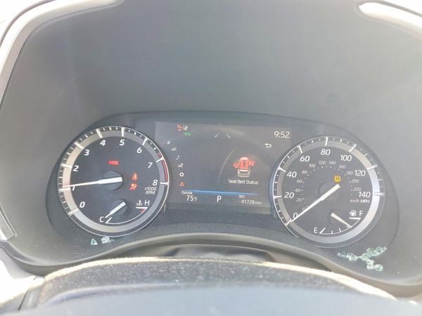 2021 TOYOTA HIGHLANDER XLE Nav