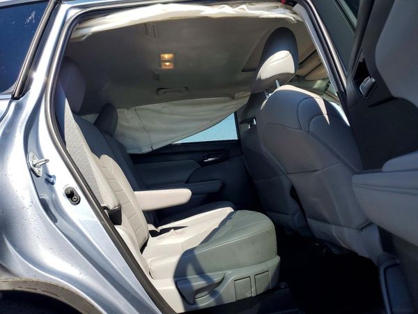 2021 TOYOTA HIGHLANDER XLE Nav