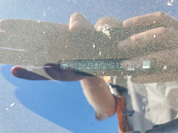 2021 TOYOTA HIGHLANDER XLE Nav