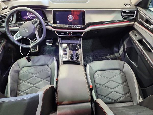 2024 VOLKSWAGEN ATLAS 4Motion Peak Edition SEL