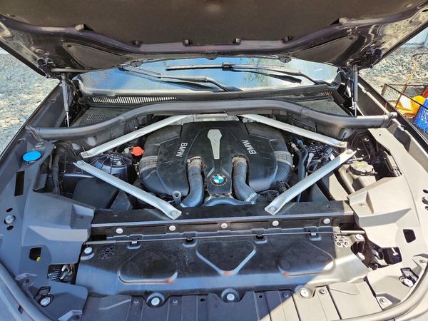 2019 BMW X5 xDrive50i — Engine bay