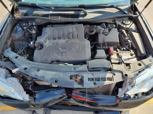 2012 TOYOTA CAMRY — Engine bay