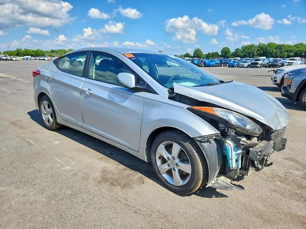 2013 HYUNDAI ELANTRA