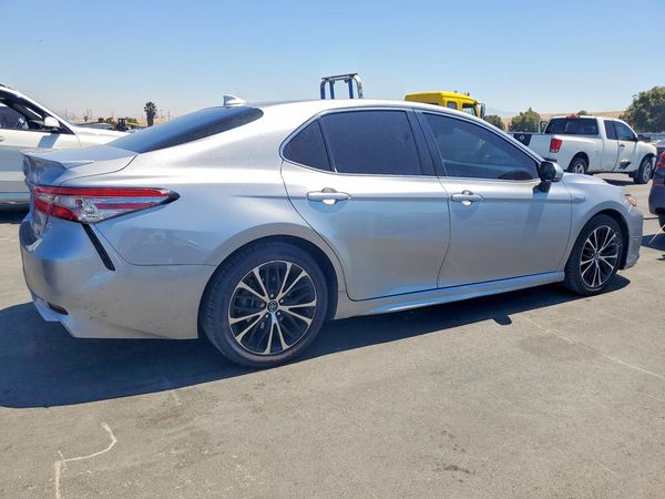 2019 TOYOTA CAMRY SOLA SE/XLE Hybrid