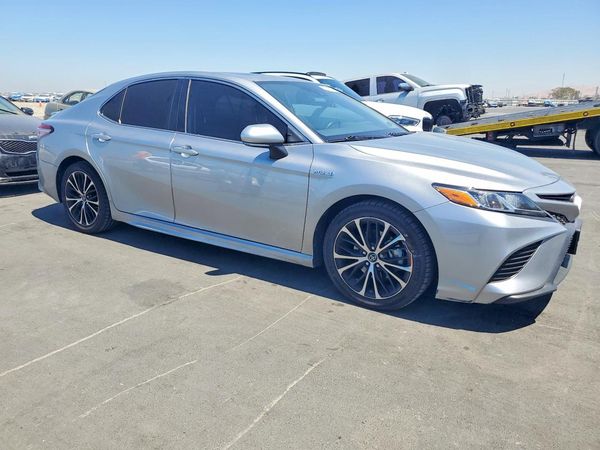 2019 TOYOTA CAMRY SOLA SE/XLE Hybrid