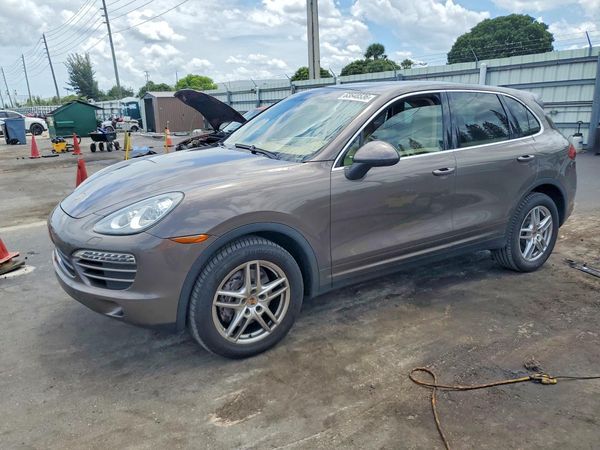 2014 PORSCHE CAYENNE