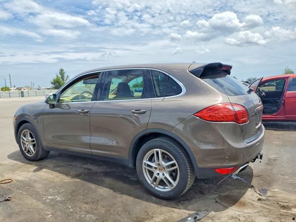 2014 PORSCHE CAYENNE
