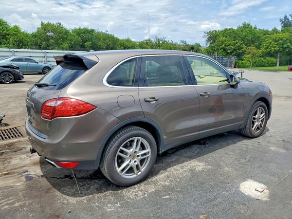 2014 PORSCHE CAYENNE