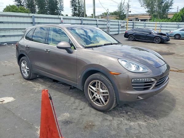 2014 PORSCHE CAYENNE