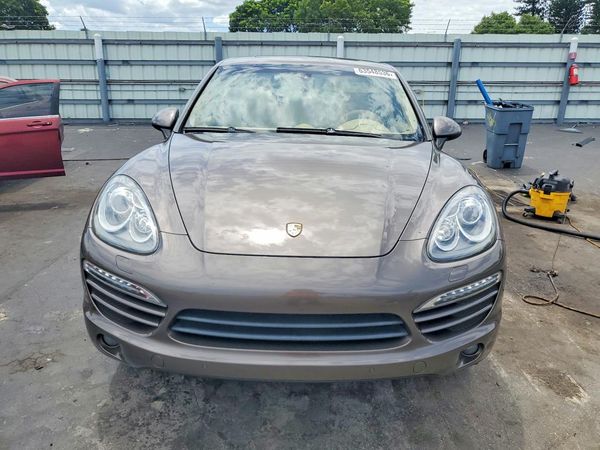 2014 PORSCHE CAYENNE