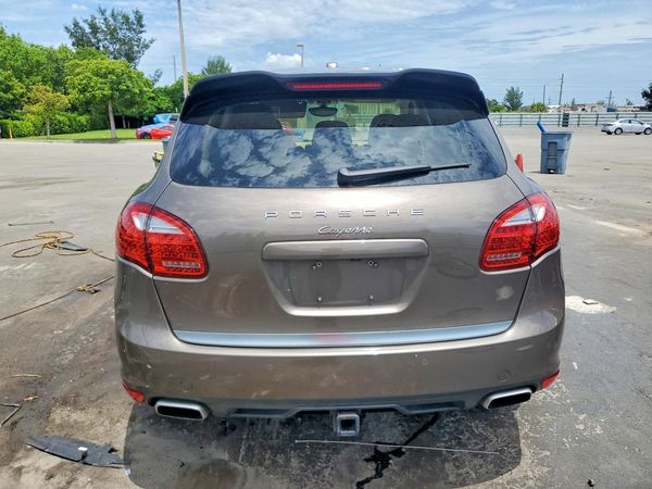 2014 PORSCHE CAYENNE