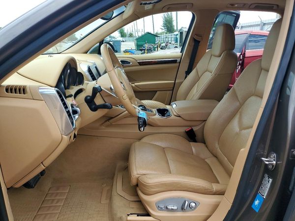 2014 PORSCHE CAYENNE