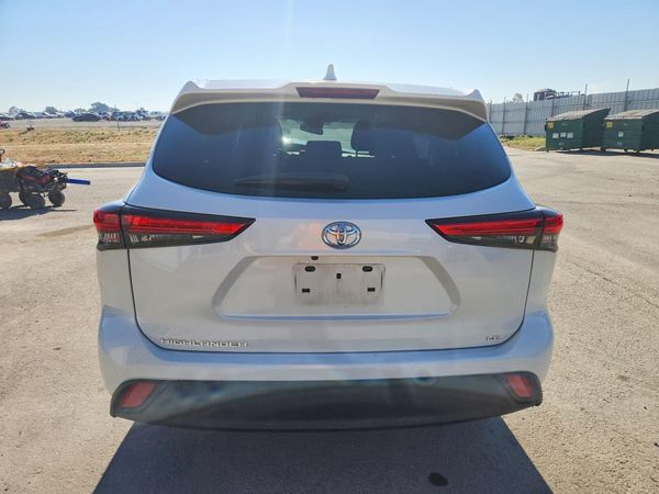 2020 TOYOTA HIGHLANDER LE