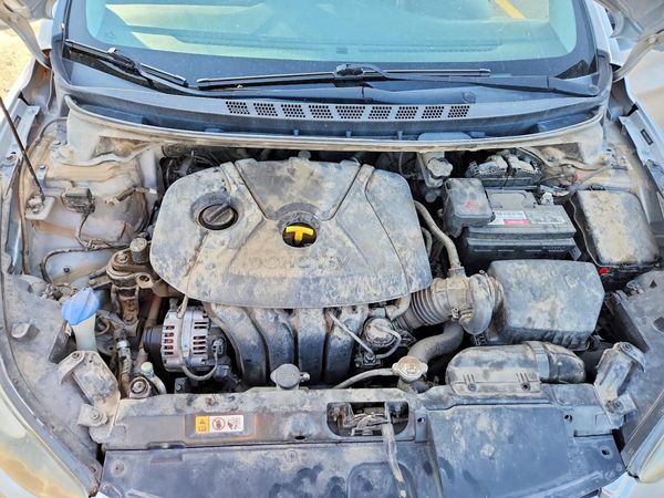 2014 HYUNDAI ELANTRA GLS(Middle) — Engine bay