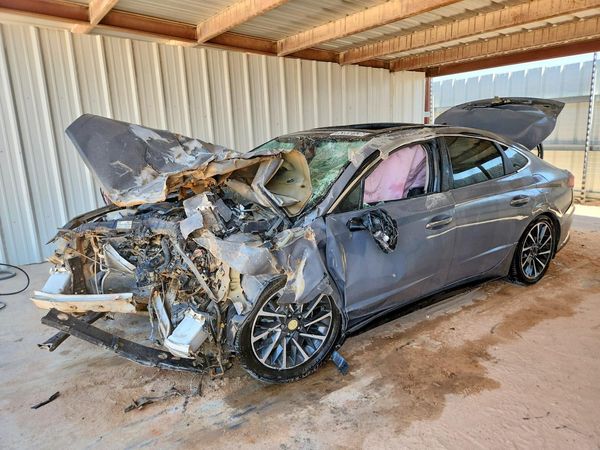 2022 HYUNDAI SONATA Limited — Front 3/4