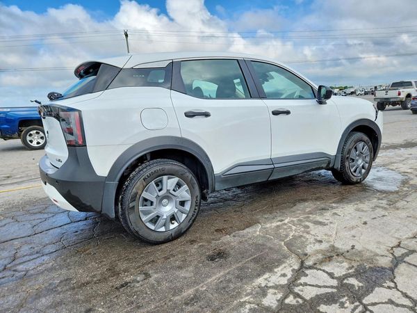 2025 NISSAN KICKS S
