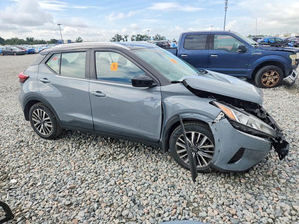 2022 NISSAN KICKS