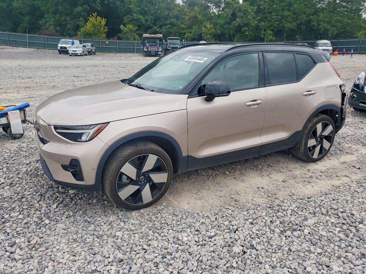 2023 VOLVO XC40