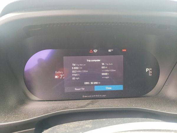 2023 VOLVO XC40