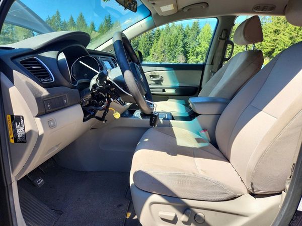 2015 KIA SEDONA GL - Middle-low