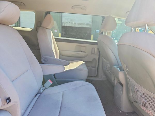 2015 KIA SEDONA GL - Middle-low