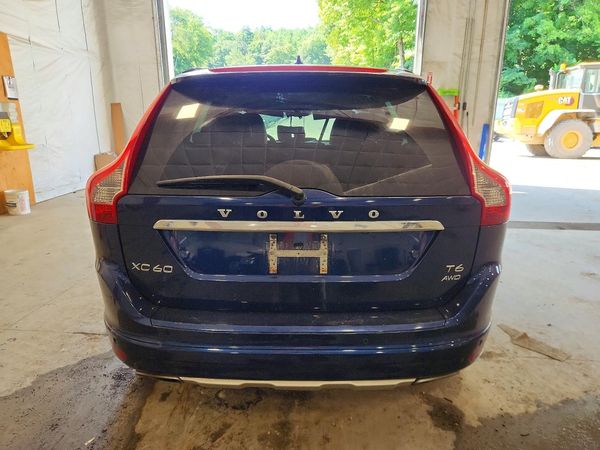 2015 VOLVO XC60