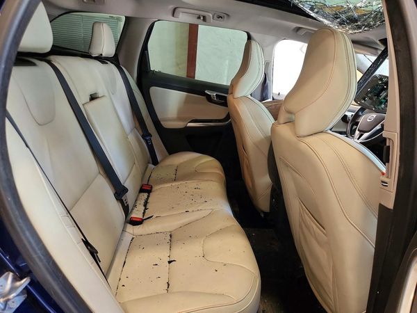 2015 VOLVO XC60