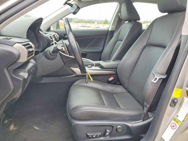 2016 LEXUS IS 200t