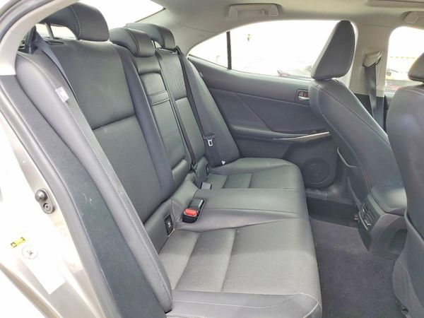 2016 LEXUS IS 200t