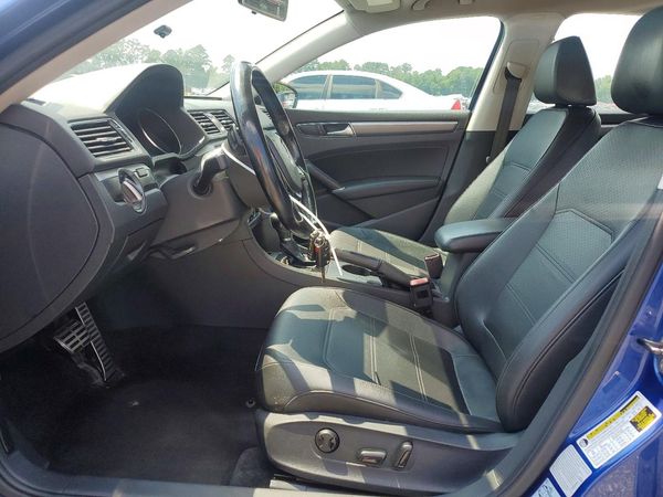 2017 VOLKSWAGEN PASSAT R-Line