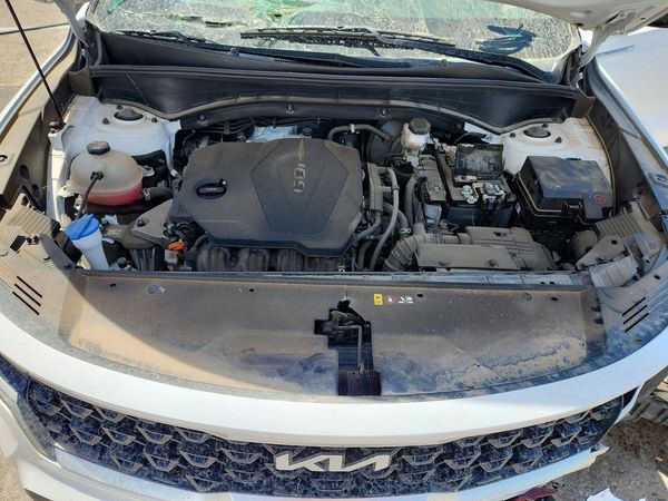 2022 KIA SORENTO LX — Engine bay