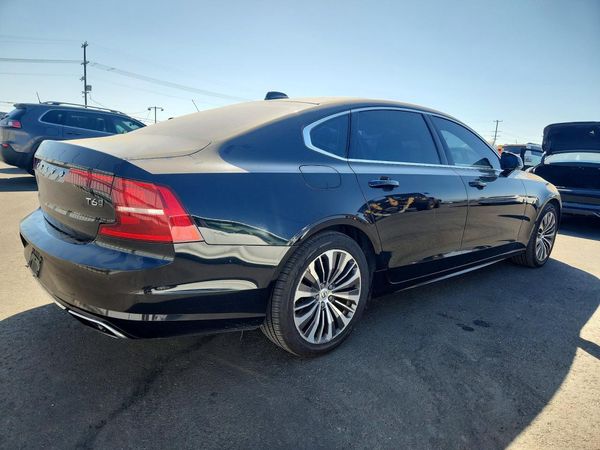 2020 VOLVO S90 Momentum