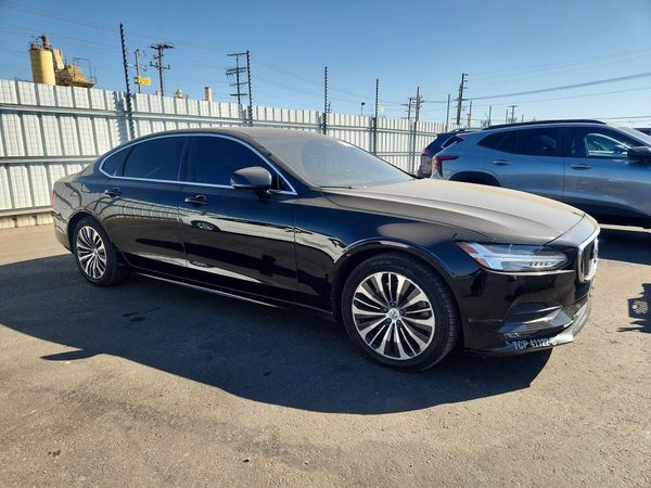 2020 VOLVO S90 Momentum