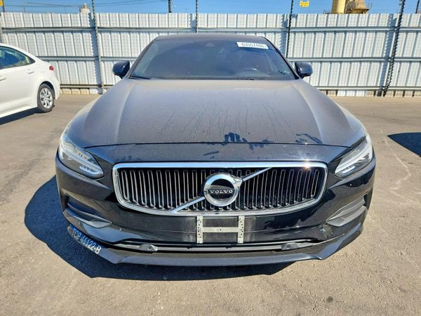 2020 VOLVO S90 Momentum