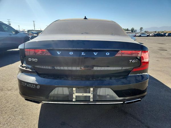 2020 VOLVO S90 Momentum